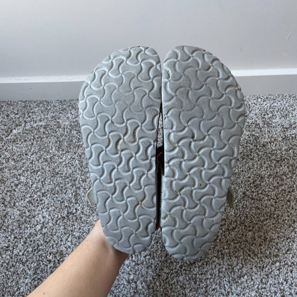 Birkenstock | Pebbled Silver Gizeh Sandal - Size 39 - Picture 12 of 15